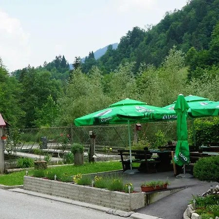 Pr Ribcah Gostinjska kuća Srednja Kanomlja